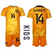 Nederländerna Davy Klaassen #14 Replika babykläder Hemmaställ Barn VM 2022 Kortärmad (+ korta byxor)